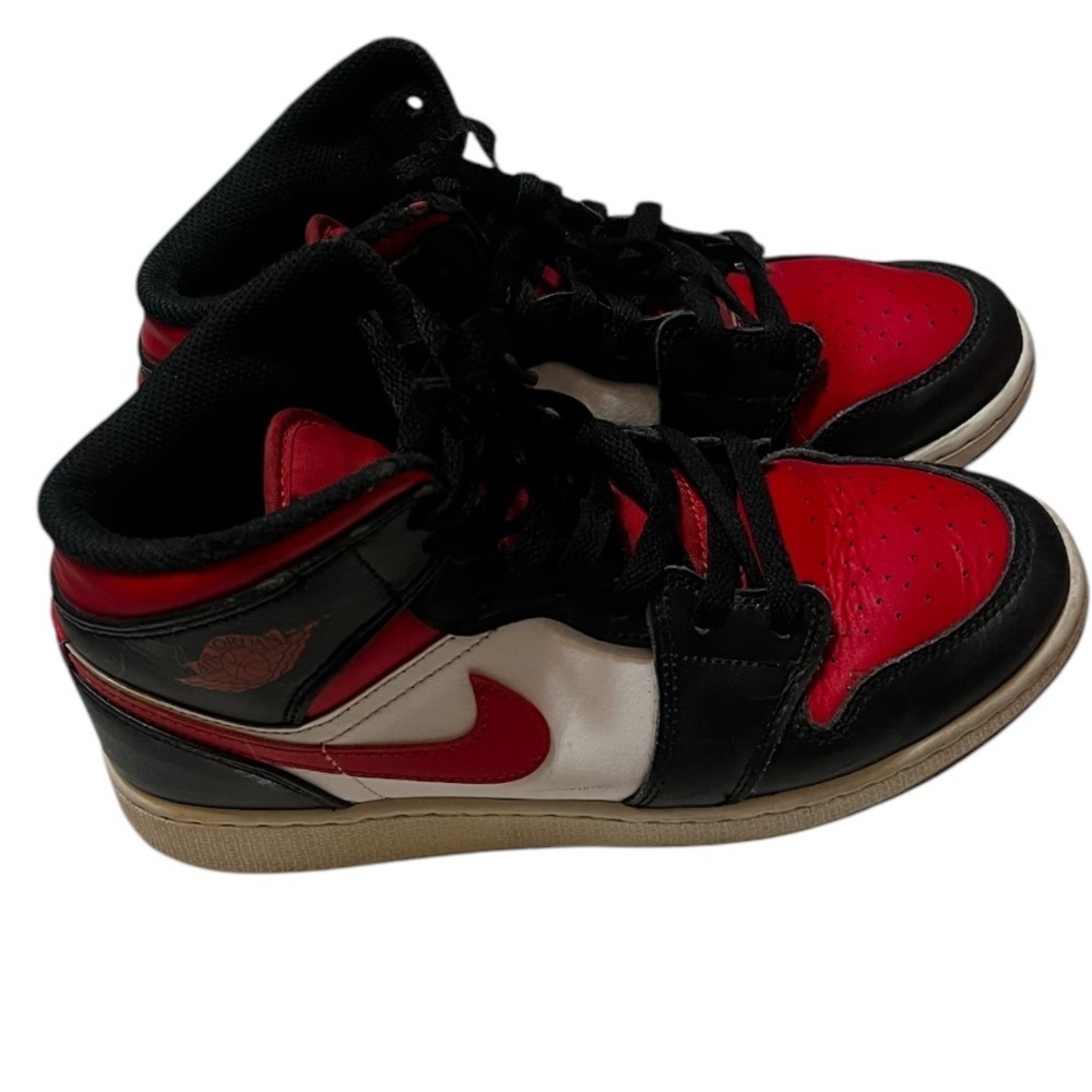 Nike Air Jordan 1 AJ1 Mid GS Bred Toe Black Red Wht Shoes Sz 6Y Women 8 Flaws - Picture 8 of 12